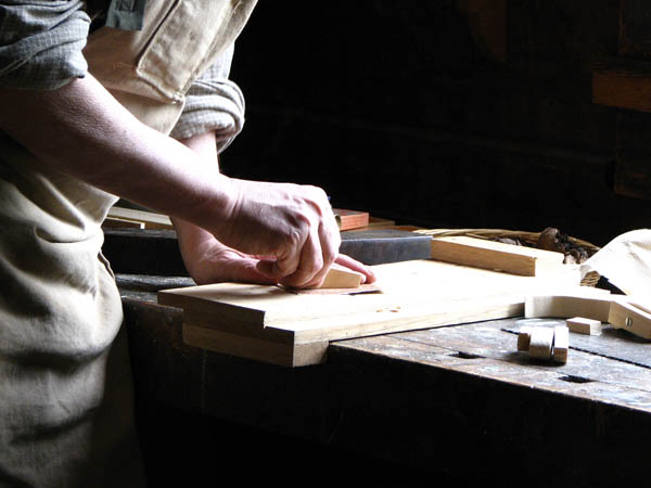 Ofrecemos un servicio de <strong>carpintería  de madera y ebanistería en Altea</strong> adaptado a las necesidades del <strong>cliente</strong>.